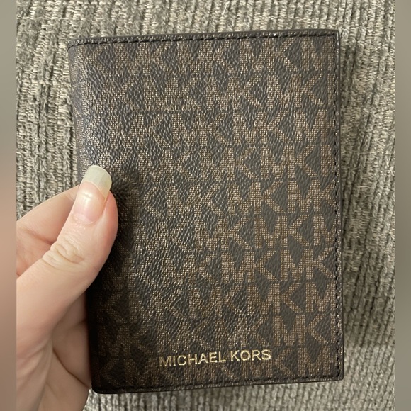 Michael Kors Bedford Travel Passport Wallet - Picture 3 of 5